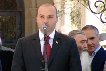 mas-arc-erTi-wveTi-Rvino-ar-miuRia