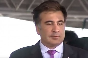 miSas-gadatrialebuli-Tvalebis-gapravebas-am-ambiT-rom-cdilobs-isedac-fskeria-magram-me-moazrovne-xalxis-ambavi-makvirvebs