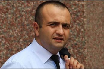Salva-kiknaveliZe-vaxtang-robaqiZis-mxridan-mis-mimarT-gaJRerebul-braldebebs-pasuxobs
