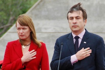 saakaSvili-da-misi-meuRle-sazogadoebas-arwmuneben-TiTqos-SeWirvebulad-cxovroben-da-aranairi-wvlili-ar-miuZRviT-rac-saqarTveloSi-xdeboda