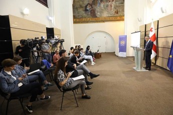 2019-wlis-seqtembridan-pedagogis-anazRaurebis-zrda-daiwyeba-yovelwliurad-gagrZeldeba-da-2022-wlisTvis-maswavleblis-saSualo-xelfasi-1500-lars-da-mets-gautoldeba