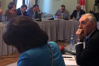 parlamentSi-giorgi-qobulias-gamosvlas-umravlesobidan-mxolod-zaza-xuciSvili-biZina-gegiZe-da-SoTa-SalelaSvili-eswrebian
