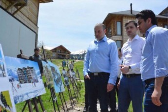 premier-ministri-mamuka-baxtaZe-kurort-goderZze-mimdinare-sainvesticio-proeqtebs-gaecno