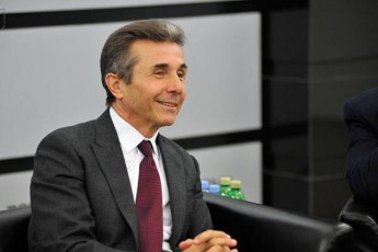 mamuka-baxtaZe-wynar-okeaneSi-rom-cunami-atydes-imasac-biZina-ivaniSvils-daukavSirebT