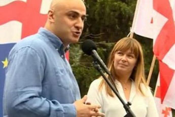 sandra-rulovsisa-da-nika-melias-dapirispirebis-ucnobi-detalebi---gaaTrieT-es-kaci-aqedan