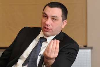 ivaniSvilis-gunds-umZimesi-politikuri-fasi-daujdeba-uzenaesi-sasamarTlos-erTbaSad-Sevseba