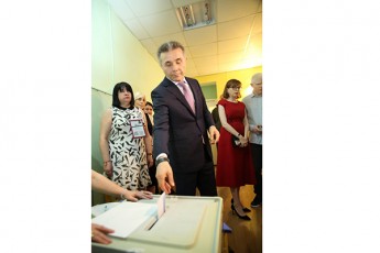 biZina-ivaniSvili---mTawmindaze-meore-turi--mxolod-demokratiulobis-maCvenebelia