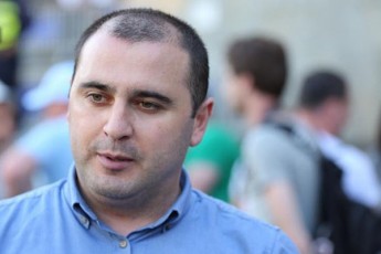 kalaZem-sakuTar-Zmakacs-16-milioni-laris-qoneba-gadasca-erT-larad