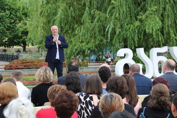 elguja-gociriZem-32-warCinebul-kursdamTavrebuls-romlebic-studentebi-arian-stipendiebi-dauniSna