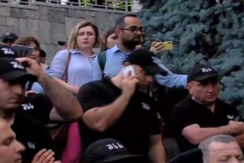 dapirispireba-mTavrobis-administraciasTan---dakavebulia-ramdenime-piri