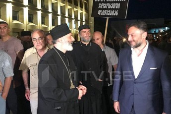 dekanozi-andria-jaRmaiZe-aqciaze-viTarebis-gasacnobad-movedi