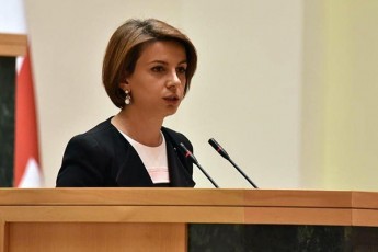 Tamar-CugoSvili-rusi-deputatis-naxvam-Tavmjdomaris-skamSi-ubralod-gamanadgura