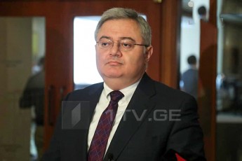 imis-nacvlad-rom-nacionalur-moZraobas-saprotesto-aqcia-gamoeyenebina-xelisuflebaze-swori-zewolisTvis-saxelisuflebo-wreebis-konsolidacia-moaxdina