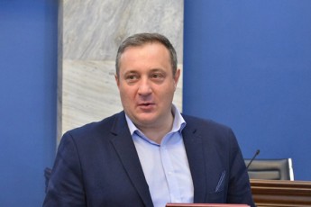 moralze-nu-laparakob-axalgazrdebi-gauSviT-sasaklaoze-ar-grcxveniaT