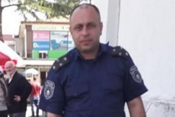 or-policiels-rom-amoTxares-Tvali-mSvidobianma-momitingeebma-amisTvis-vin-unda-gadadges