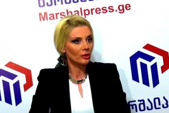 ratom-unda-iyos-qveynis-ekonomika-da-laris-kursi-mTlianad-damokidebuli-erTi-Jurnalistis-Seginebaze