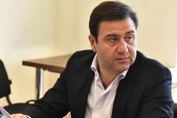 vfiqrob-politikaSi-gadasvla-mamuka-xazaraZis-mxridan-sakmaod-dasafiqrebeli-iqneba