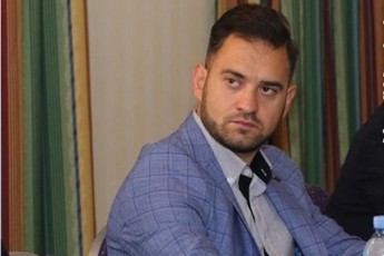 es-gaxlavT-ukraineli-uniWo-reJisoris-mier-dawerili-scenaris-mixedviT-dadgmuli-spektakli