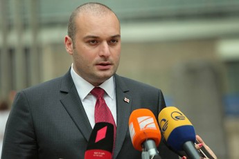 movismineT-faqtebis-fundamenturad-araswori-interpretacia-Cven-vamayobT-Cveni-istoriiT
