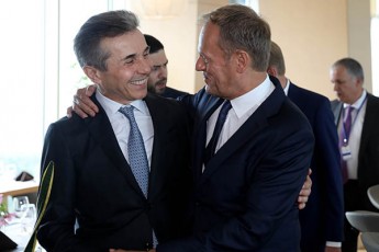 donald-tuski-biZina-ivaniSvilTan-Sexvedrisas-vgrZnob-rom-saqarTvelos-Zalian-kargi-da-imedismomcemi-momavali-aqvs