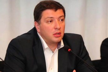 roca-mTavroba-kudianebze-nadirobs-kinklaoba-da-xelis-gaSvera-Zalian-cudad-gamoiyureba-amis-droc-mova