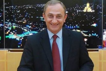 maqaraSvils-da-kompanias-amasobaSi-biznesi-wamouwyiaT-rusTavelis-prospeqtze