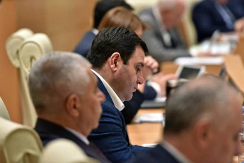 iusticiis-sabWoSi-mimdinare-process-bermudis-samkuTxedis-mistiur-procesebs-Sevadarebdi---xmis-micemis-Sedegebi-telepatiis-rangSi-gadadis