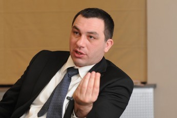 me-arc-prodasavluri-var-arc-prorusuli-me-var-proqarTuli