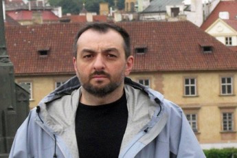 oqruaSvilma-rac-bolo-or-dReSi-ilaparaka-mtknari-sicruea-erTi-didi-matyuaraa