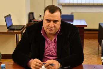 vis-miukerZoeblobaze-unda-awarmoon-amaTma-kontroli-an-romeli-standarti-unda-daicvan-ciliswamebis