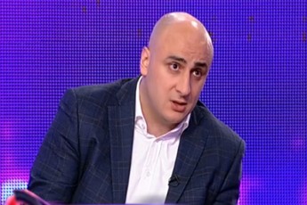 Tavis-gadaparsva-Cemi-xelwera-ar-aris