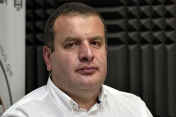 eka-kvesitaZis-da-SoTa-utiaSvilis-koleqtiuri-mimarTva-feisbuqze