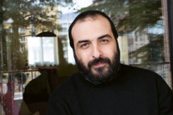 zaza-SaTiriSvili-trampma-Tavis-uprecedento-ritorikiT-da-marTlis-Tqmis-principiT-yvelaferi-zedapirze-gamoitana