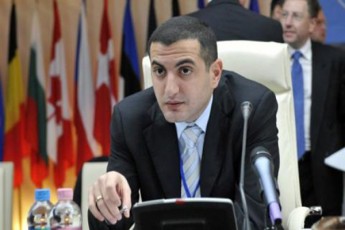 daviT-kezeraSvili-axal-televizias-qmnis
