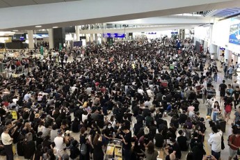 hong-kongis-aeroportSi-masobrivi-saprotesto-aqciaa