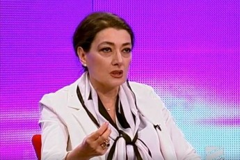 finalia-batono-biZina-geficebiT-gareT-yofna-SegvzizRdeba-Tqvens-xelSi