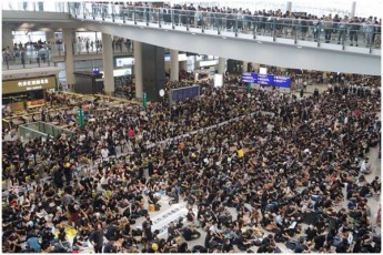 hong-kongis-saerTaSoriso-aeroportma-demonstrantebis-gamo-aviareisebi-SeaCera