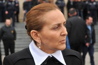 batono-mamuka-sanam-Rirsebis-dabrunebaze-isaubrebT-iqamde-TvalebSi-CaxedeT-Tqveni-bankis-meSveobiT-gaubedurebul-adamianebs