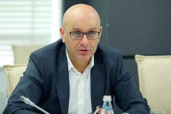 qibar-xalvaSi-gayidis-Tu-ara-rusTavi-2-s-unda-icodes-rom-gadauxdeli-gadasaxadis-sakiTxi-televiziis-winaSe-idgeba