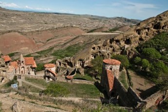 daZabuli-viTareba-daviT-garejSi---monasterTan-momlocvelebs-ar-uSveben