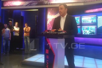 irakli-imnaiSvili-rusTavi-2-Si-800-mde-adamiani-dagvxvda-da-TanamSromlebisgan-movismine-rom-Jurnalistebis-nawils-romlebic-wavidnen-dabruneba-surT