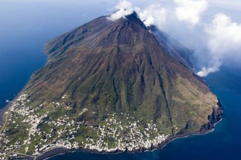 italiaSi-vulkani-stromboli-amoifrqva