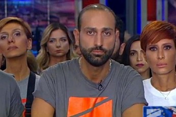 rusTavi-2-idan-wamosul-Jurnalistebs-arxze-dabrunebis-sanacvlod-xuTniSna-xelfass-sTavazoben