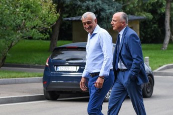 anri-oxanaSvili-mamuka-xazaraZe-da-badri-jafariZe-daaxloebiT-erTi-welia-cdiloben-maTi-SesaZlo-danaSaulebrivi-saqmianoba-TiTqos-da-politikur-aqtivobas-daukavSiron