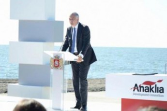 mamuka-xazaraZe-politikuri-partiis-prezentacias-xval-anakliaSi-gamarTavs
