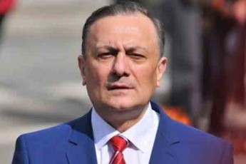 Salva-naTelaSvili-xazaraZe-rogorc-ki-moxvdeba-parlamentSi-dauyovnebliv-ivaniSvilTan-koaliciaSi-aRmoCndeba