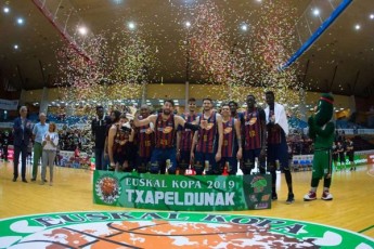 Tornike-Sengelias-baskoniam-baskeTis-Tasi-moigo