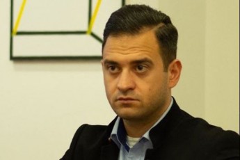mTavar-arxze-gadacemas-vuyure-erT-mxares-iyos-ori-Jurnalistis-provokacia-xolo-meore-mxares-adamiani-romelic-ver-garkveula-vin-aris