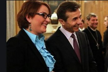 biZina-ivaniSvilis-mSvenieri-idea--realobad-qceuli--TinaTin-xidaSeli