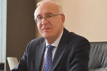 ramdenime-varianti-ganixileba---premieris-warmomadgeneli-abaSiZe-karasinis-formatze